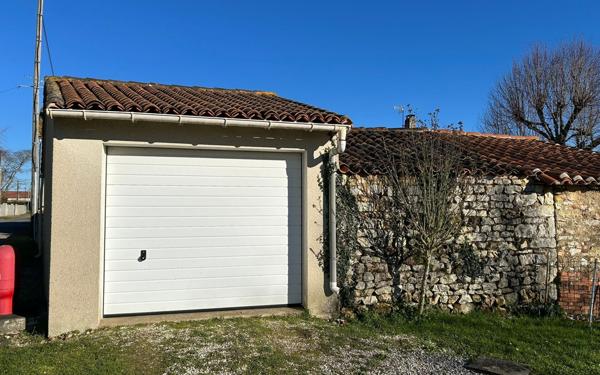 Maison à vendre    4 pièces •  Taponnat-Fleurignac