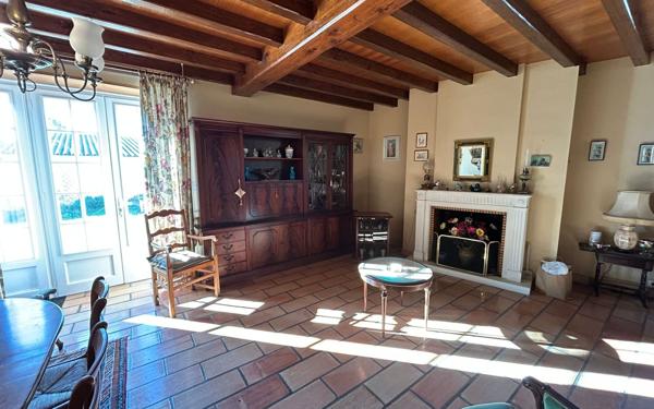 Maison à vendre    4 pièces •  Taponnat-Fleurignac