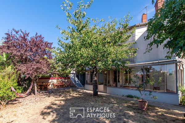 Maison de ville atypique avec jardin