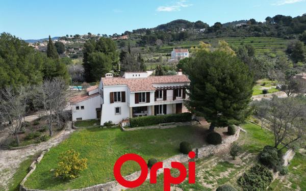 Maison à vendre    6 pièces • 204 m2 Le Castellet
