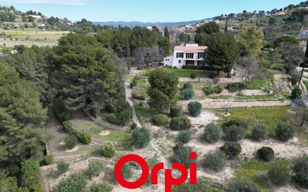 Maison à vendre    6 pièces • 204 m2 Le Castellet