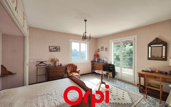 Maison à vendre    6 pièces • 204 m2 Le Castellet