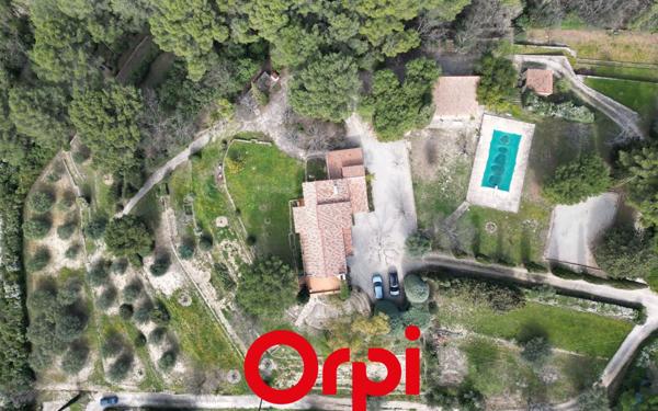 Maison à vendre    6 pièces • 204 m2 Le Castellet