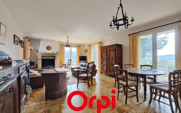 Maison à vendre    6 pièces • 204 m2 Le Castellet