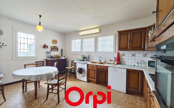 Maison à vendre    6 pièces • 204 m2 Le Castellet