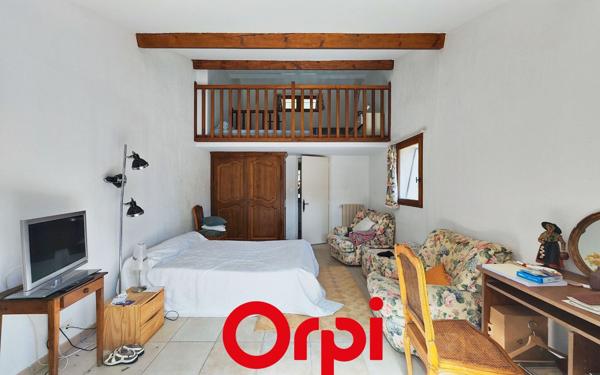 Maison à vendre    6 pièces • 204 m2 Le Castellet