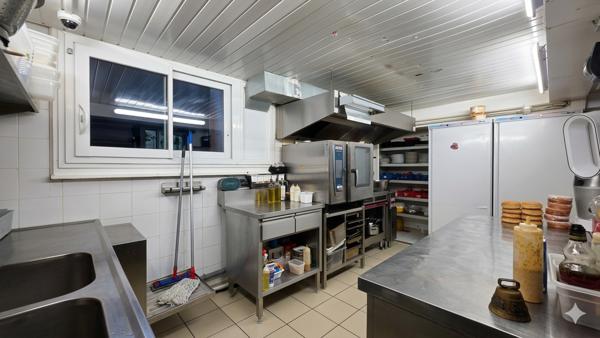 Fonds De Commerce - 84 m²