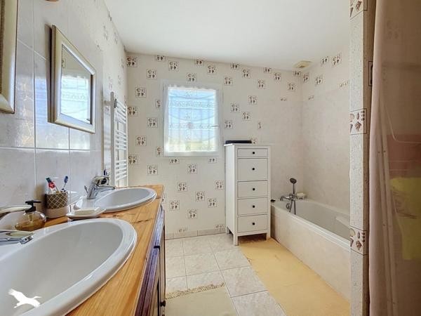 Maison à vendre 186 000 € Saint-Aigulin 3 p 95 m² DPE B