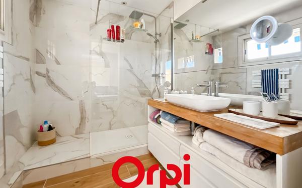 Appartement à vendre    3 pièces • 82 m2 Bandol