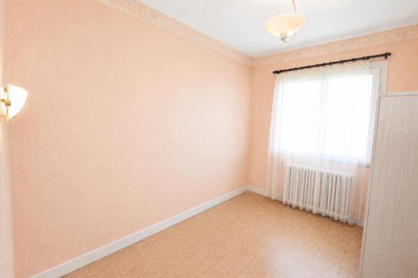 Lafrançaise  82130 , Entre Montauban et  Moissac: Maison  plain-pied  82 m², 5 Pièces , 3 chambres avec jardin privatif et garage fermé