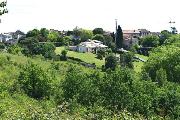 Lafrançaise  82130 , Entre Montauban et  Moissac: Maison  plain-pied  82 m², 5 Pièces , 3 chambres avec jardin privatif et garage fermé