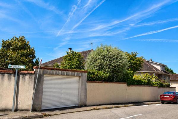 Lafrançaise  82130 , Entre Montauban et  Moissac: Maison  plain-pied  82 m², 5 Pièces , 3 chambres avec jardin privatif et garage fermé