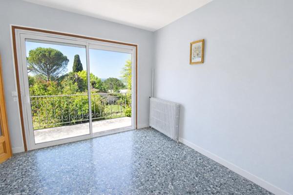 Lafrançaise  82130 , Entre Montauban et  Moissac: Maison  plain-pied  82 m², 5 Pièces , 3 chambres avec jardin privatif et garage fermé