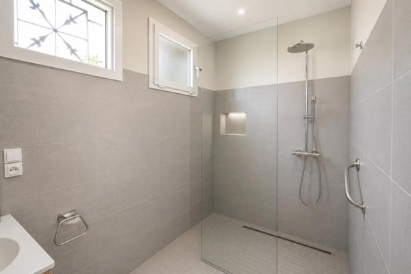 Lafrançaise  82130 , Entre Montauban et  Moissac: Maison  plain-pied  82 m², 5 Pièces , 3 chambres avec jardin privatif et garage fermé