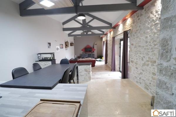 Maison de village en pierre de 200 m2  rénovée