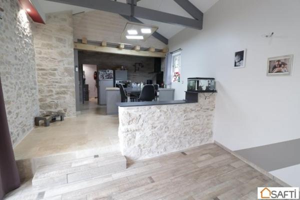 Maison de village en pierre de 200 m2  rénovée