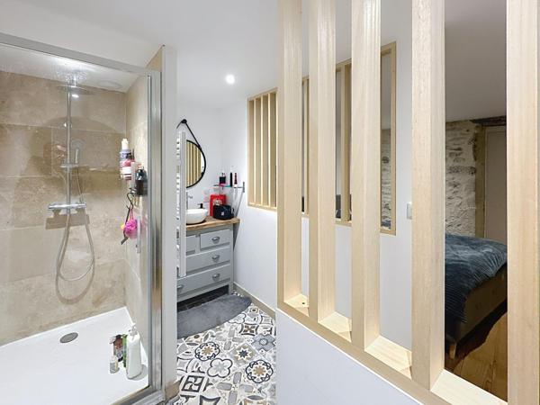 Maison de village en pierre de 200 m2  rénovée