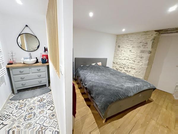 Maison de village en pierre de 200 m2  rénovée