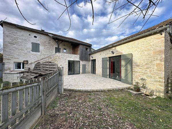Maison de village en pierre de 200 m2  rénovée