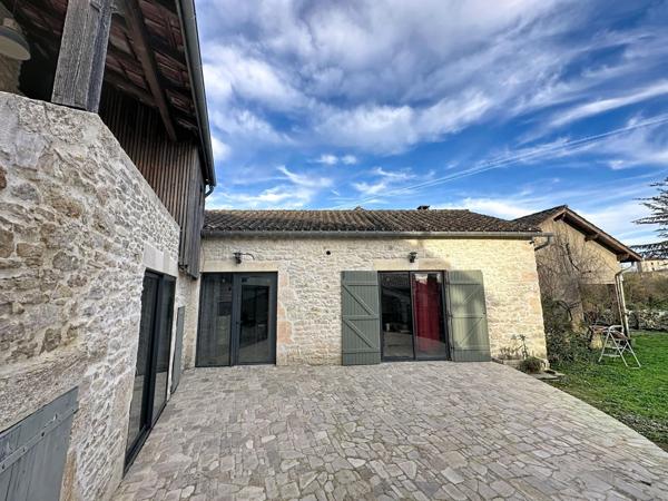 Maison de village en pierre de 200 m2  rénovée