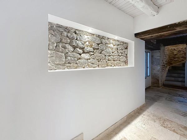 Maison de village en pierre de 200 m2  rénovée