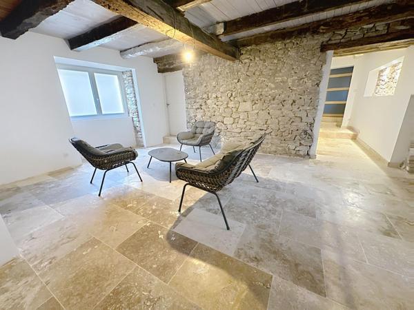 Maison de village en pierre de 200 m2  rénovée