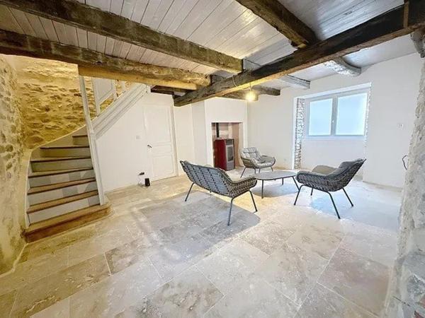 Maison de village en pierre de 200 m2  rénovée