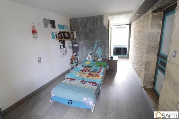 Maison de village en pierre de 200 m2  rénovée