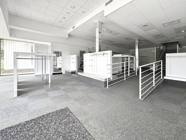 Local à aménager - NALLIERS