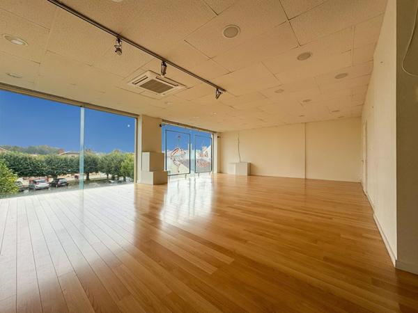 Local à aménager - NALLIERS