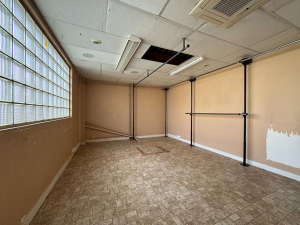 Local à aménager - NALLIERS