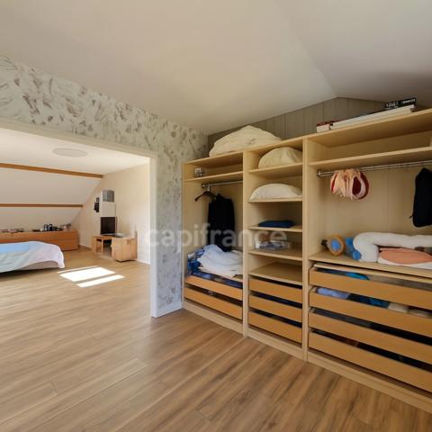 🌳 Grande maison familiale de 222 m² – 6 chambres – Terrain de 3 927 m² à seulement 6 km de Sens