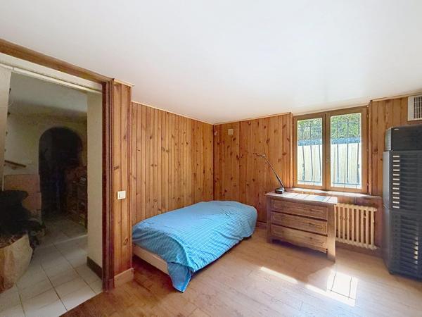 Bien rare sur un terrain de 853m² à 5 min du RER A