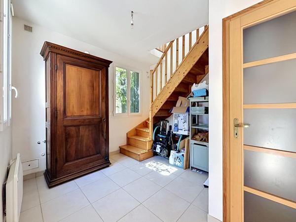 Bien rare sur un terrain de 853m² à 5 min du RER A