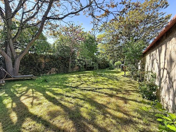 Bien rare sur un terrain de 853m² à 5 min du RER A
