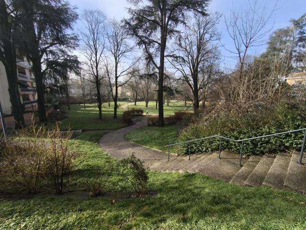 Beau potentiel et terrain agréable