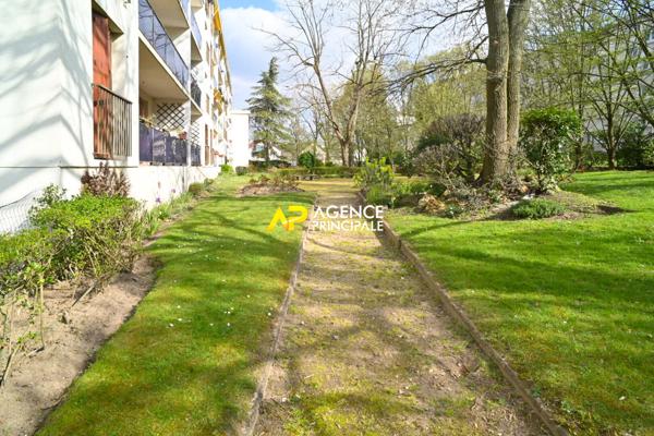 Sartrouville - Le Val Notre-Dame - Box 24 550 € ** - Référence 9437