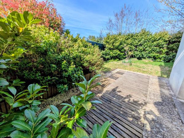 TRES BEL APPARTEMENT F2 AVEC JARDIN à LUZARCHES