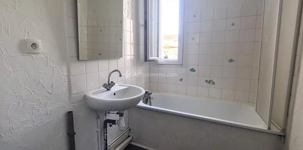 Location                                                      Appartement
                        
                     4 pièces                      78 m2                     à Saint-Juéry