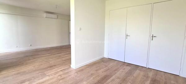 Location                                                      Appartement
                        
                     4 pièces                      78 m2                     à Saint-Juéry