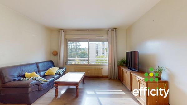 Appartement
         4 pièces
        - 90 m² 310 000 € *