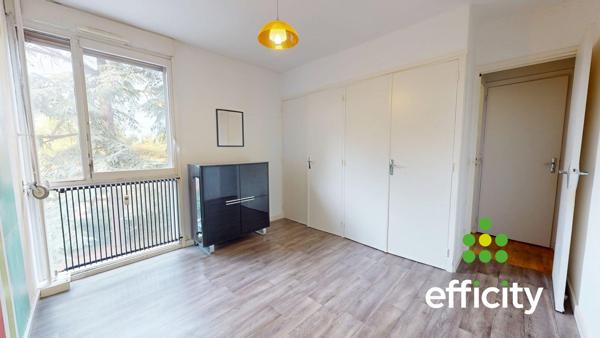 Appartement
         4 pièces
        - 90 m² 310 000 € *