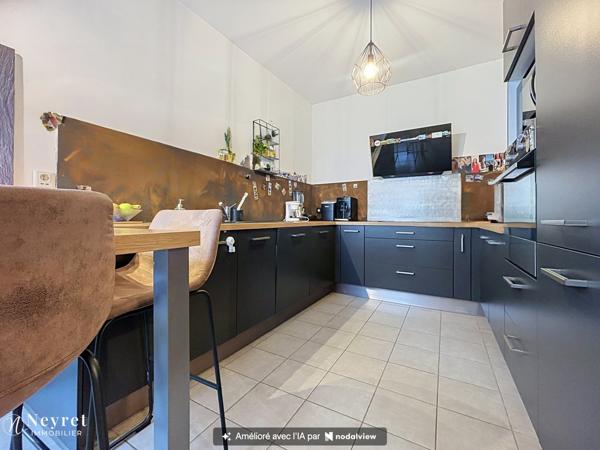 COMMUNAY – CŒUR DU VILLAGE – MAISON DE VILLE ENV. 120 M² – 3 CHAMBRES + BUREAU – GARAGE 40 M