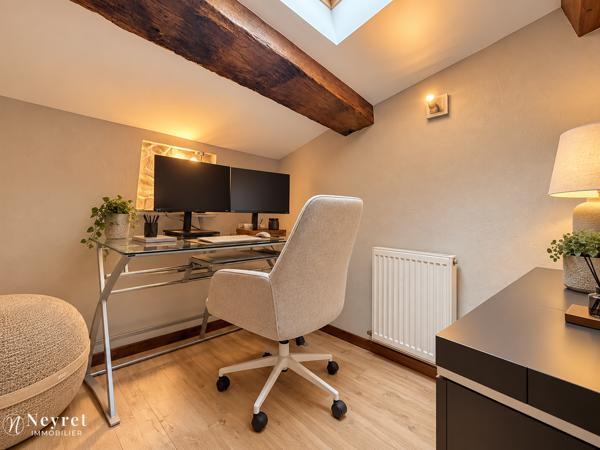 COMMUNAY – CŒUR DU VILLAGE – MAISON DE VILLE ENV. 120 M² – 3 CHAMBRES + BUREAU – GARAGE 40 M
