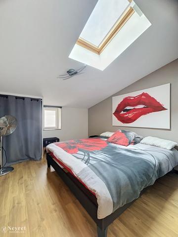 COMMUNAY – CŒUR DU VILLAGE – MAISON DE VILLE ENV. 120 M² – 3 CHAMBRES + BUREAU – GARAGE 40 M