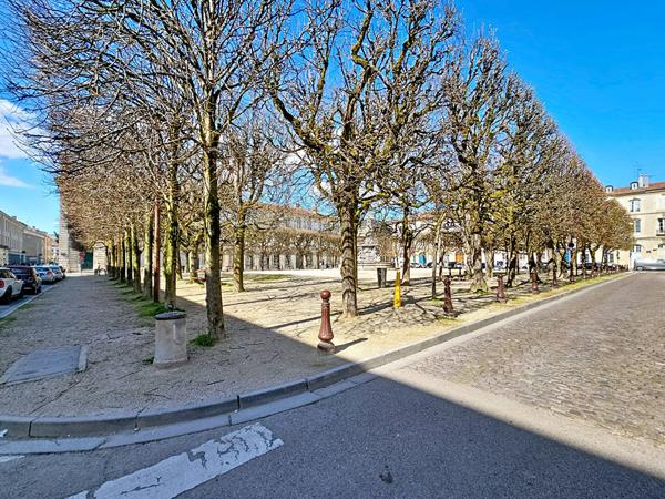 appartement à rénover _ à côté de la place de l'alliance _ profession libérale ou appartement F3