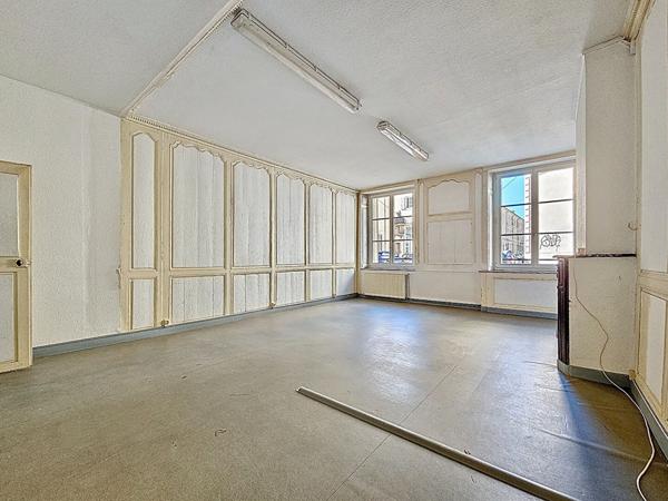 appartement à rénover _ à côté de la place de l'alliance _ profession libérale ou appartement F3