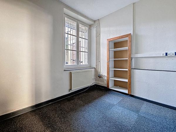 appartement à rénover _ à côté de la place de l'alliance _ profession libérale ou appartement F3