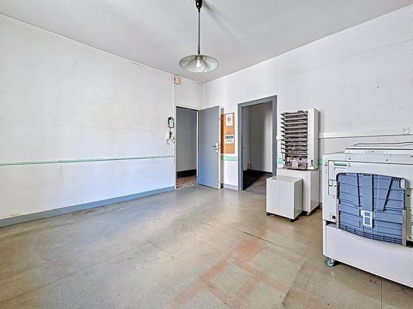 appartement à rénover _ à côté de la place de l'alliance _ profession libérale ou appartement F3