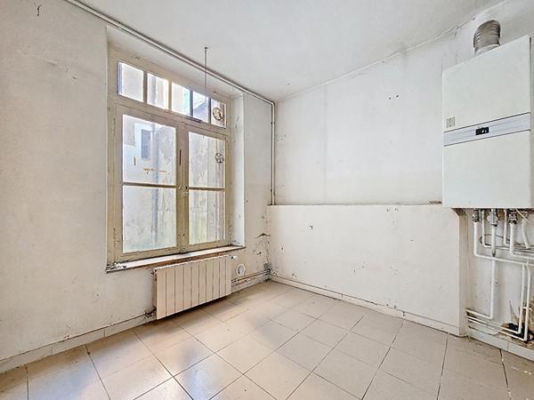 appartement à rénover _ à côté de la place de l'alliance _ profession libérale ou appartement F3